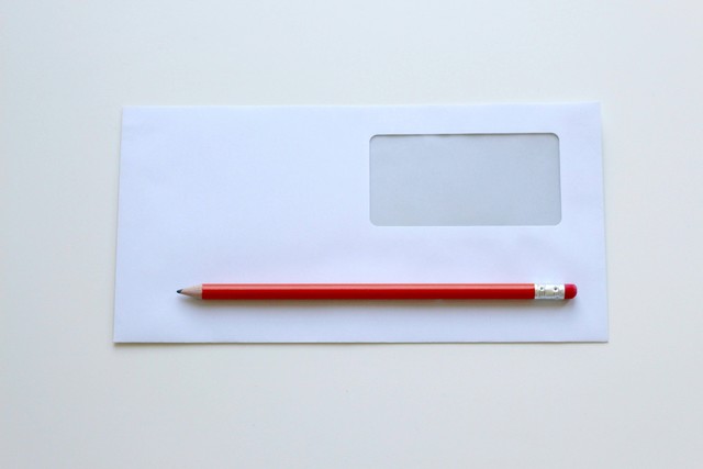 Amplop adalah sampul surat yang digunakan untuk melindungi isi atau surat yang ada di dalamnya. Foto: Pexels.com