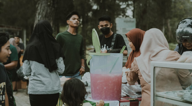 Tempat berburu takjil di bandung. Foto hanya ilustrasi, bukan tempat sebenarnya. Sumber: Unsplash/Umar Ben