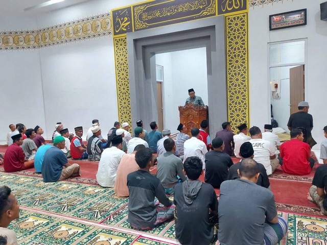 suasana tarawih malam pertama ramadhan di masjid baitul muta'allim rutan boyolali