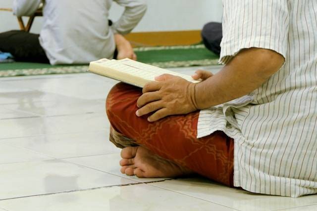 Hukum Lupa Baca Niat Puasa Ganti. Foto Hanya Ilustrasi. Sumber Foto: Unsplash.com/Utsman Media