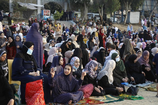 Warga Gaza ketika menyambut Ramadhan (foto : pexels.com/musa-alzanoun)