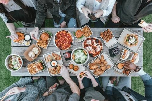 Ilustrasi Rekomendasi Tempat Buka Bersama di Pekanbaru. Unsplash/ Spencer Davis