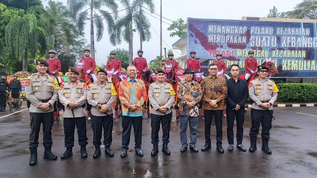 Kabaharkam Polri Komjen Pol Fadil Imran foto bersama usai pimpinan upacara ulang tahun ke-72 Korsabhara Baharkam Polri di Mako Korsabhara Baharkam Polri, Depok, Kamis (14/3). Foto: Thomas Bosco/kumparan