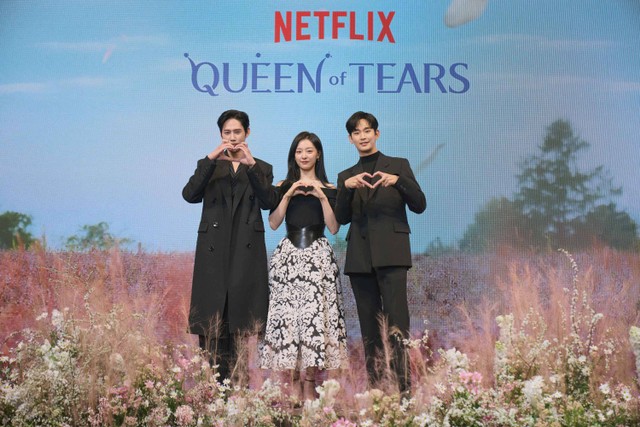 Para pemain di serial drama romantis Korea Queen of Tears. Foto: Netflix