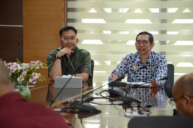 Kakanwil Kemenkumham Sulteng Hermansyah Siregar sebagai Campaign Manager memaparkan persiapan gernas BBI/BBWI 2024. Sumber Foto (Humas).