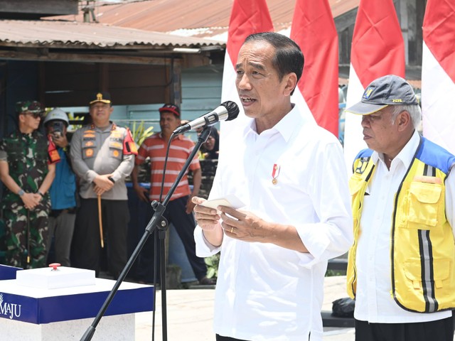 Presiden Jokowi meresmikan pelaksanaan Inpres Jalan Daerah di Sumatera Utara. Foto: Kris/Biro Pers Sekretariat Presiden