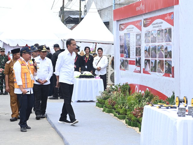 Presiden Jokowi meresmikan pelaksanaan Inpres Jalan Daerah di Sumatera Utara. Foto: Kris/Biro Pers Sekretariat Presiden
