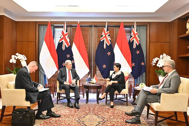 Menlu Retno Marsudi menggelar pertemuan bilateral dengan Menlu New Zealand Winston Peters di Kantor Kemlu, Jakarta, Kamis (14/3/2024). Foto: Dok. Istimewa