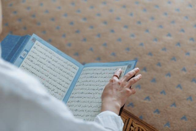 Surat yang dibaca saat sholat witir 1 rakaat. Sumber: pexels.com