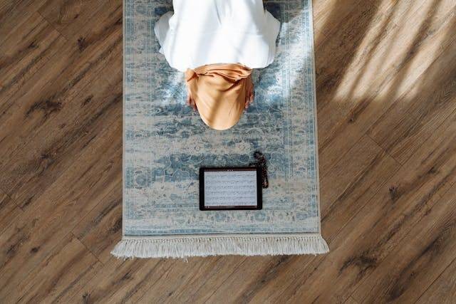 Bacaan wirid yang dibaca setelah sholat tahajud. Sumber: pexels.com