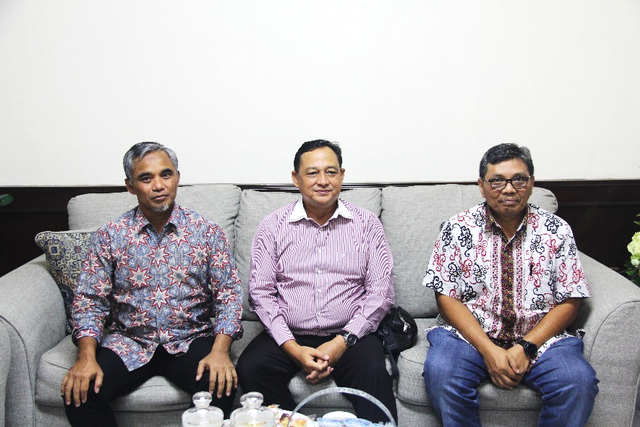 Kepala BIN Daerah Kalbar, Brigjen Pol Rudy Tranggono bersama Region Head, Khayamuddin Panjaitan dan SEVP Business Support, M. Zulham Rambe. Foto: Dok. PTPN XIII