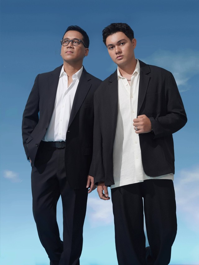 Nyoman Paul kolaborasi dengan Andi Rianto di lagu The Way You Look at Me. Foto: Dok. Istimewa