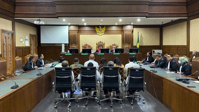 Terdakwa kasus korupsi tunjangan kinerja (tukin) di Kementerian ESDM tahun anggaran 2020 hingga 2022 dalam sidang pembacaan putusan di Pengadilan Tindak Pidana Korupsi, Jakarta, Jumat (15/3/2024). Foto: Fath Putra Mulya/ANTARA