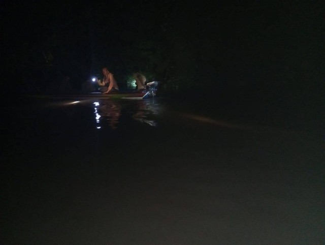 Pencarian terhadap warga Sungai Ayak yang dilaporkan tenggelam di Sungai Kapuas. Foto: Dok. Polres Sekadau