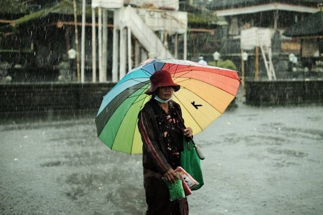 Ilustrasi Doa Berhenti Hujan. Sumber: unsplash.com/ Aditya Nara