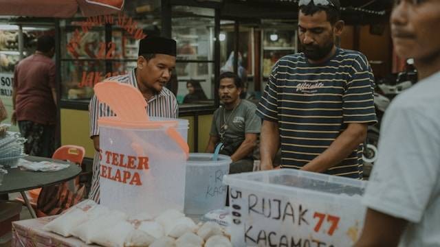 Tempat Berburu Kuliner Buka Puasa di Bandung. Foto hanya ilustrasi, bukan tempat yang sebenarnya. Sumber foto: Unsplash/Umar Ben