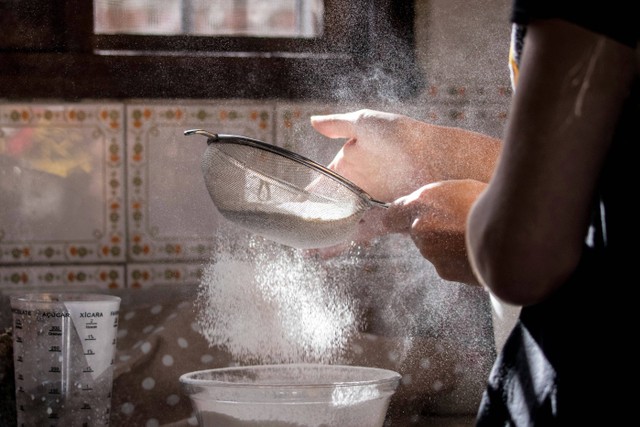 Ilustrasi Resep Kue Keciput Wijen Tepung Ketan. Unsplash/Sonia Nadales