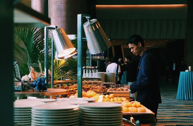 Ilustrasi Buffet Hotel Jakarta Murah, Bukan Tempat Sebenarnya, Sumber Unsplash/Ye Chen