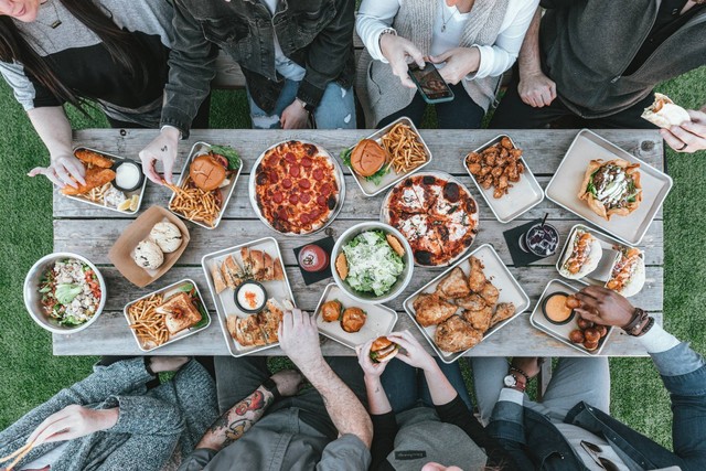 Ilustrasi Promo Buka Puasa di Hotel Bandung 2024, sumber: unsplash/SpencerDavis