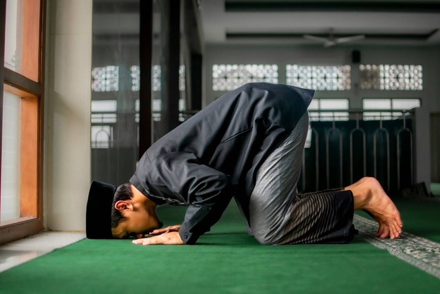 Ilustrasi Doa Puasa Hari ke-28. Sumber: Unsplash/Masjid Pogung Dalangan