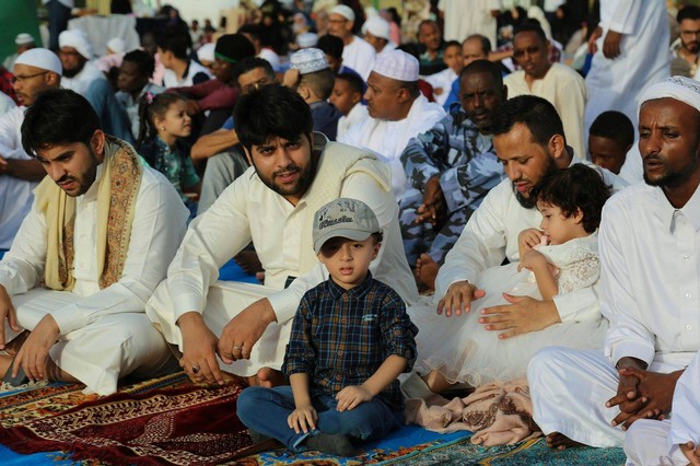 Ilustrasi penduduk muslim Indonesia yang tinggi. Foto : Shutterstock