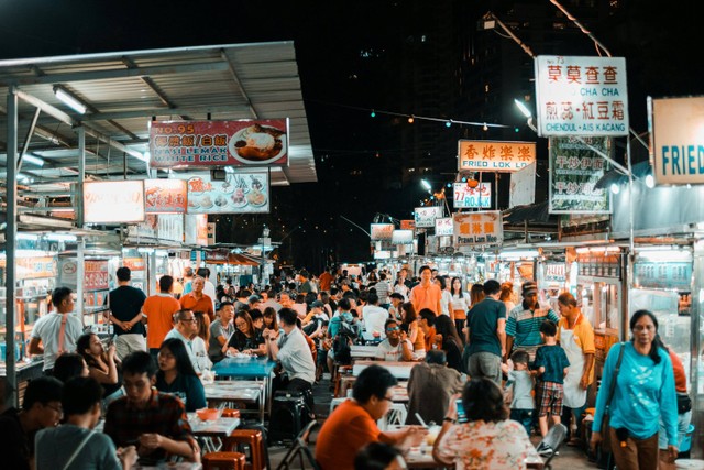 Pujasera di Jakarta Selatan, foto hanya ilustrasi, bukan tempat sebenarnya: Unsplash/Jon Chai