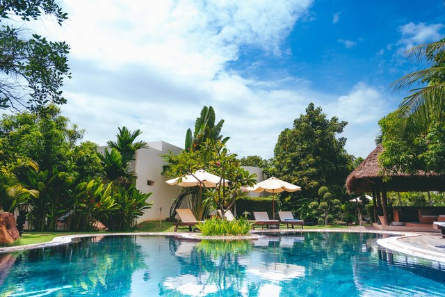 Hotel di Jogja yang ada kolam renang anak. Foto hanya ilustrasi, bukan gambar sebenarnya. Sumber: Unsplash/  Humphrey Muleba. 