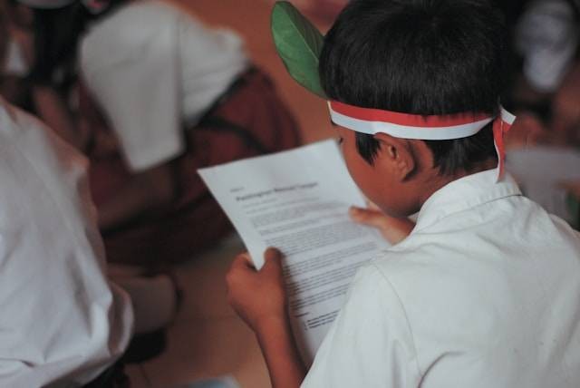 Ilustrasi soal UTS PKn kelas 6 semester 2 dan kunci jawaban. Foto: Unsplash/Husniati Salma