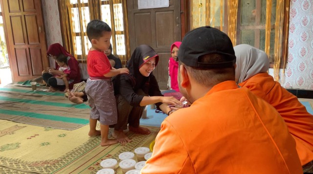 Sosialisasi pembuatan PMT berbahan olahan lokal oleh KKN Universitas Ahmad Dahlan (Dok. Istimewa)