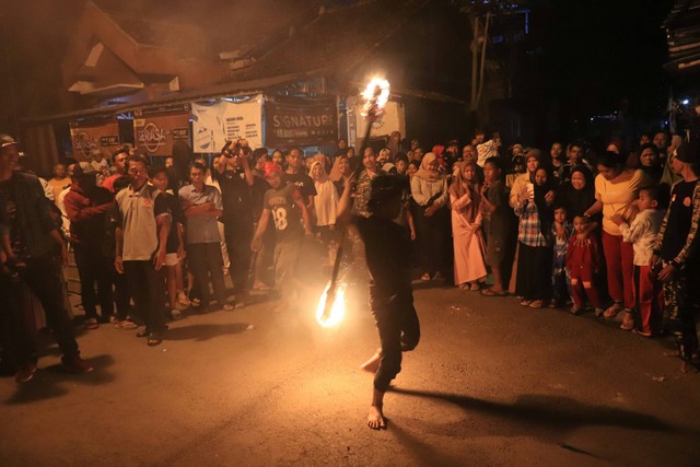 Ilustrasi Festival Budaya Tradisional Indonesia. Foto: Unsplash/Mufid Majnun