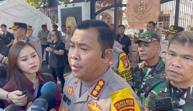 Kapolres Jakarta Pusat, Susatyo Purnomo Condro saat diwawancarai wartawan di Gedung KPU RI, Jakarta Pusat, Rabu (20/3). Foto: Fadlan Nuril Fahmi/kumparan