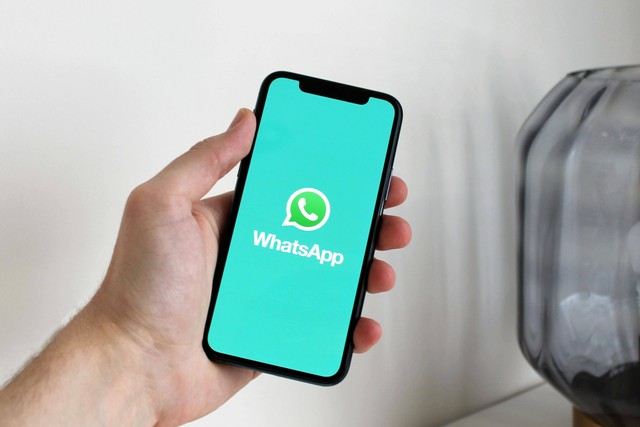 Fitur chat WhatsApp yang hilang dalam 24 jam adalah fitur "pesan sementara" atau "pesan menghilang". Foto: Pexels.com