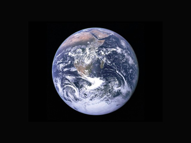 Ilustrasi Mengapa Bentuk Bumi Bulat dengan Pepat di Kedua Kutubnya. Sumber: Unsplash/NASA