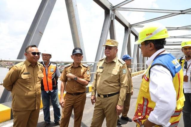 Pj Gubernur Kalbar saat mengecek kesiapan Duplikasi Jemnatan Kapuas I sebelum diresmikan Jokowi. #publisherstory #hipontianak