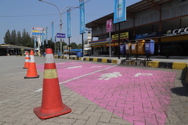 Area parkir khusus wanita di Rest Area Tol Palimanan-Kanci (Palikanci) KM 207A, Rabu (20/3/2024). Foto: Dicky Adam Sidiq/kumparan