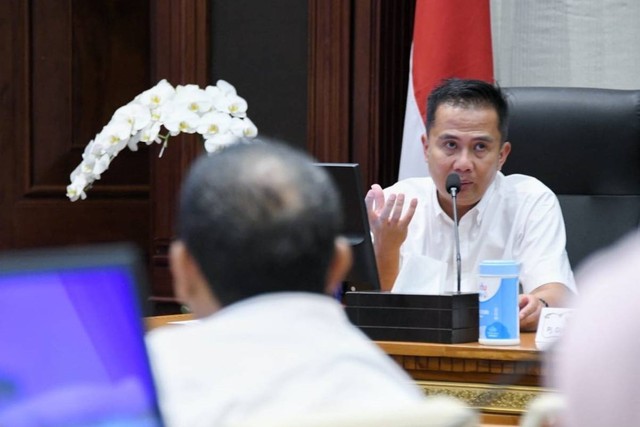 PJ Gubernur Jabar, Bey Machmudin, saat memimpin FGD terkait ekspor mangga gedong gincu di Gedung Sate pada Rabu (20/3/2024). Foto: Dok. Istimewa