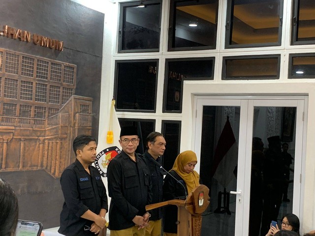 Ketua Komisi Pemilihan Umum (KPU) Hasyim Asy'ari menggelar konfrensi press usai penetapan perolehan hasil Pemilu 2024 di Kantor KPU, Jakarta, Rabu (20/3/2024). Foto: Luthfi Humam/kumparan