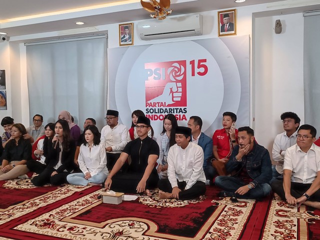 Konferensi pers Partai Solidaritas Indonesia (PSI) terkait menyikapi hasil Pemilu 2024, yang digelar di Kantor DPP PSI, Jakarta Pusat, Kamis (21/3).  Foto: Fadhil Pramudya/kumparan