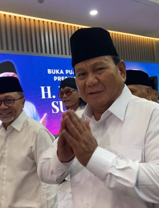 Prabowo Subianto tiba di acara Buka Bersama Presiden Terpilih H. Prabowo Subianto di DPP PAN, Jakarta Selatan.  Foto: Ainun Nabila/kumparan
