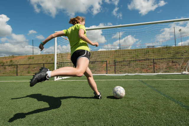 Ilustrasi sepak bola wanita. Foto: Shutterstock