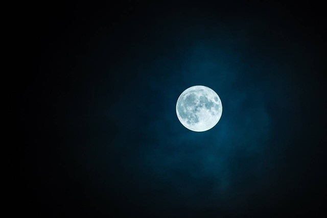Ilustrasi waktu yang diperlukan oleh bulan dari satu purnama purnama berikutnya adalah. Sumber: Pixabay/rkarkowski
