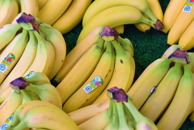 Ilustrasi besar kalori pisang sunpride. Foto: Unsplash/Waldemar