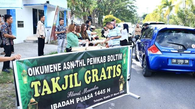 Oikumene ASN-THL Pemkab Boltim yang terdiri dari pegawai beragama kristen memilih untuk membagikan takjil gratis untuk umat muslim di daerah tersebut. 