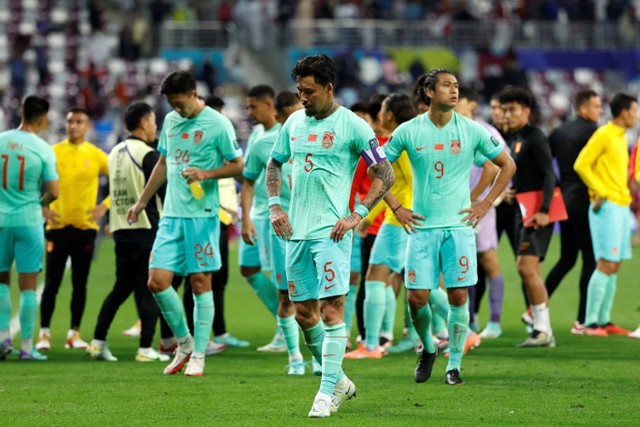 Pemain Timnas China saat melawan Qatar pada pertandingan Grup A Piala Asia AFC Qatar 2023 di Stadion Internasional Khalifa di Doha, Qatar pada 22 Januari 2024. Foto: KARIM JAAFAR / AFP