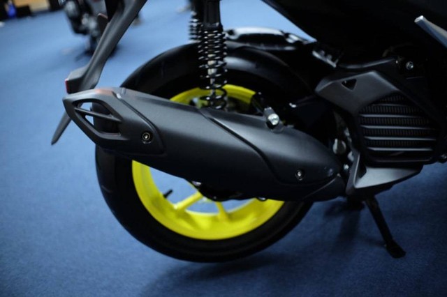 Suspensi belakang dan desain knalpot all new Yamaha Aerox. Foto: Bangkit Jaya/kumparan