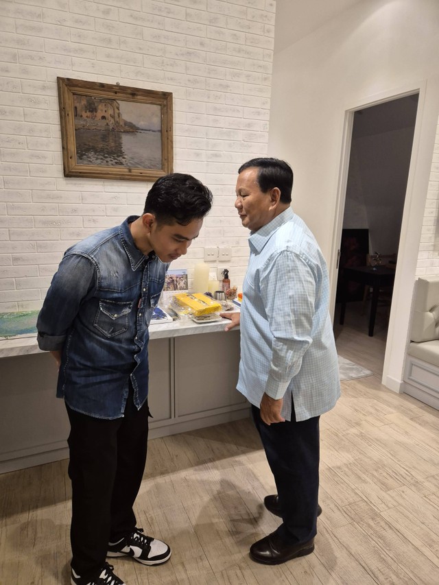 Prabowo bertemu Gibran sambil buka puasa bersama sekaligus merayakan ulang tahun Didit. Foto: Dok. Istimewa