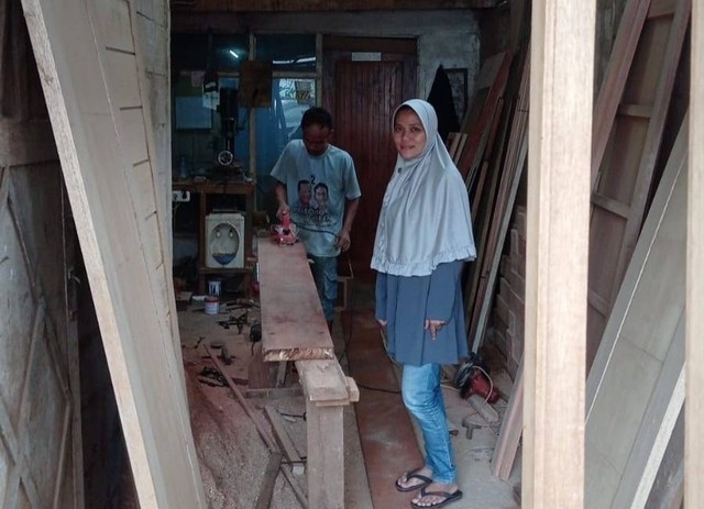 Siti Samsiah, pengusaha furnitur kayu di Duren Tiga, Jakarta Selatan. Foto: Dok. BRI