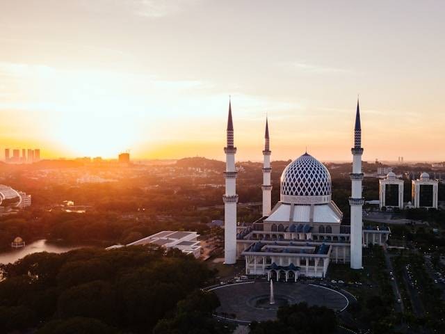 Menilik Sejarah Masjid Rotowijayan. Foto hanya ilustrasi bukan tempat sebenarnya. Sumber foto: Unsplash.com/Fahrul Azmi