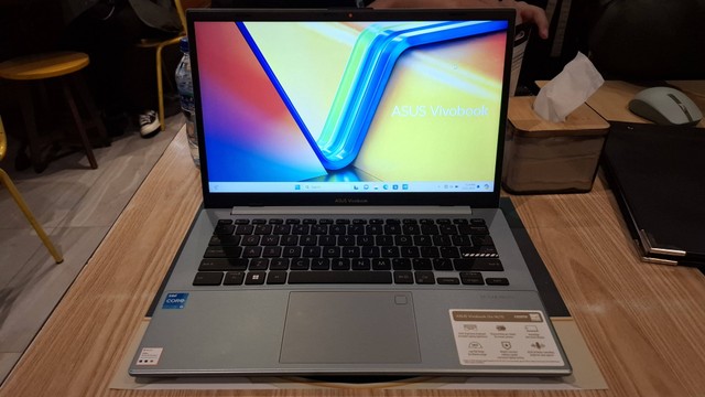 Asus Vivobook Go 14 (E1404G).  Foto: Muhammad Fikrie/kumparan