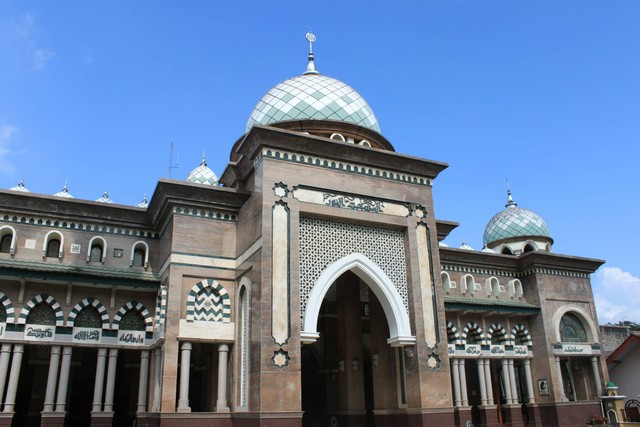 Sejarah Masjid Syuhada Jogja. Foto hanya ilustrasi,  bukan gambar sebenarnya. Sumber: Unsplash/ Mufid Majnun. 